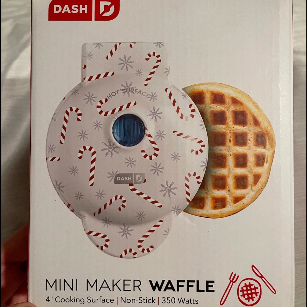 DASH mini waffle maker